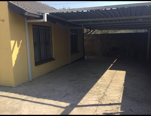 2 BEDROOM HOUSE FOR SALE IN ALEXANDRA